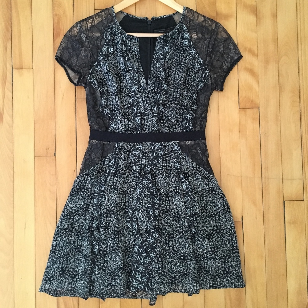 BCBGMaxAzria Stephanie Lace Printed Dress in Blue, Grey, Black Size 0